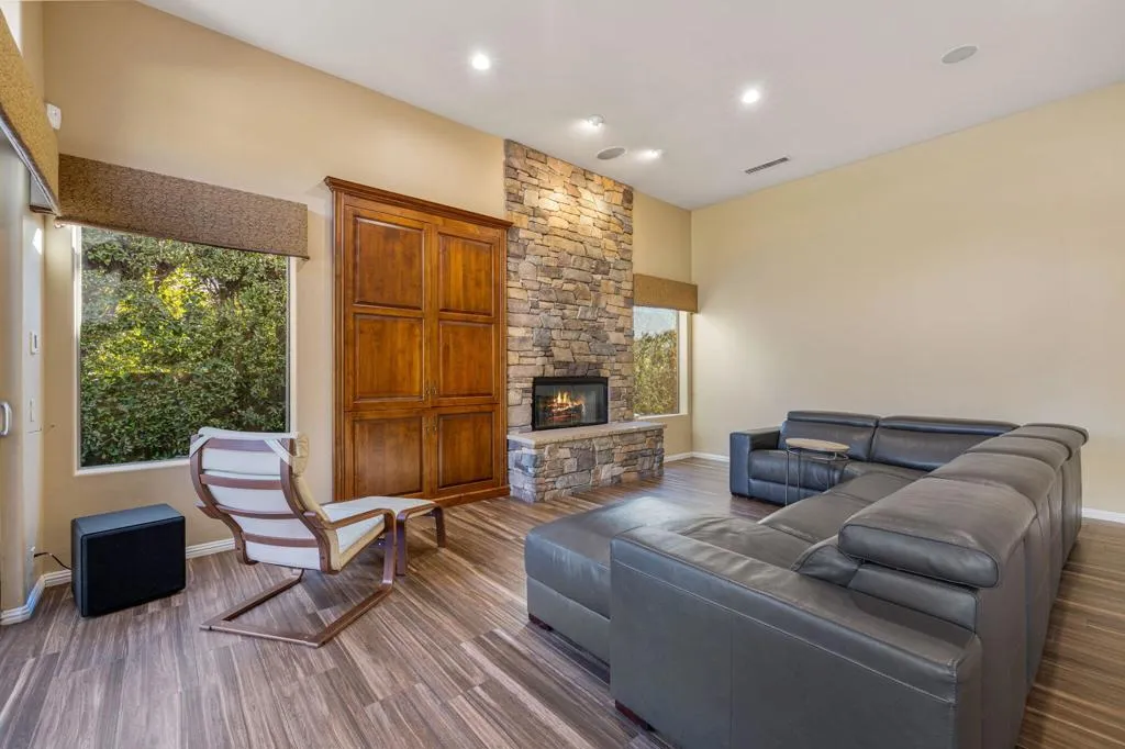 352 Crest Lake Drive, Palm Desert, California 92211 home-pic-38