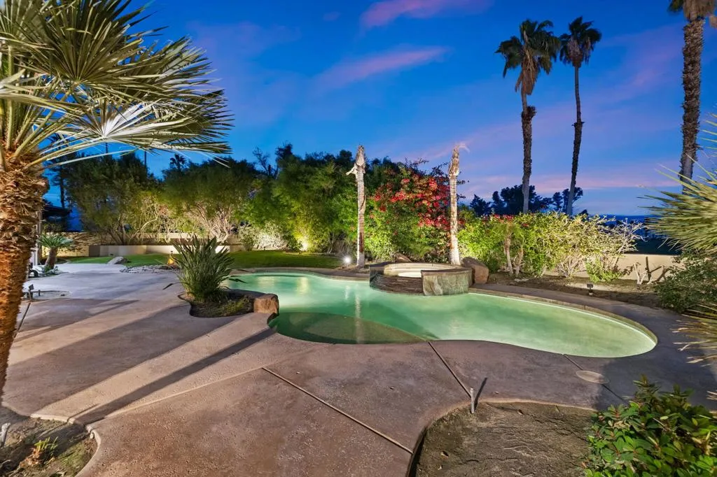 352 Crest Lake Drive, Palm Desert, California 92211 home-pic-14