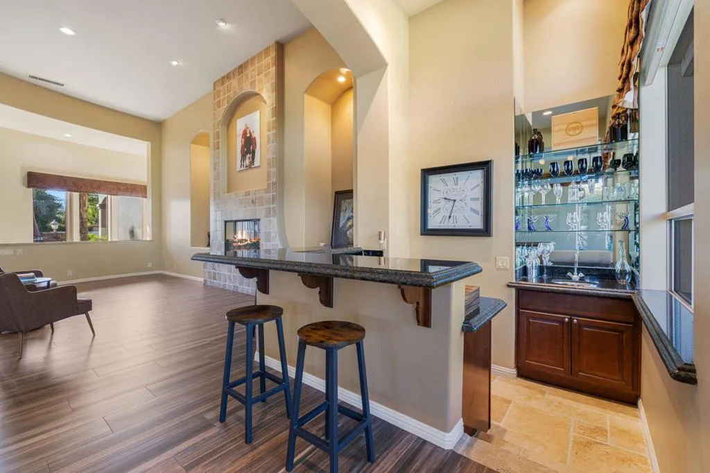 352 Crest Lake Drive, Palm Desert, California 92211 home-pic-27