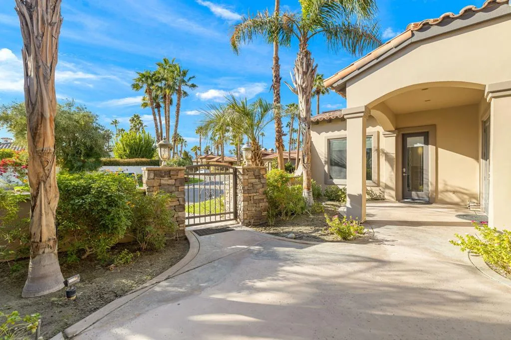 352 Crest Lake Drive, Palm Desert, California 92211 home-pic-57