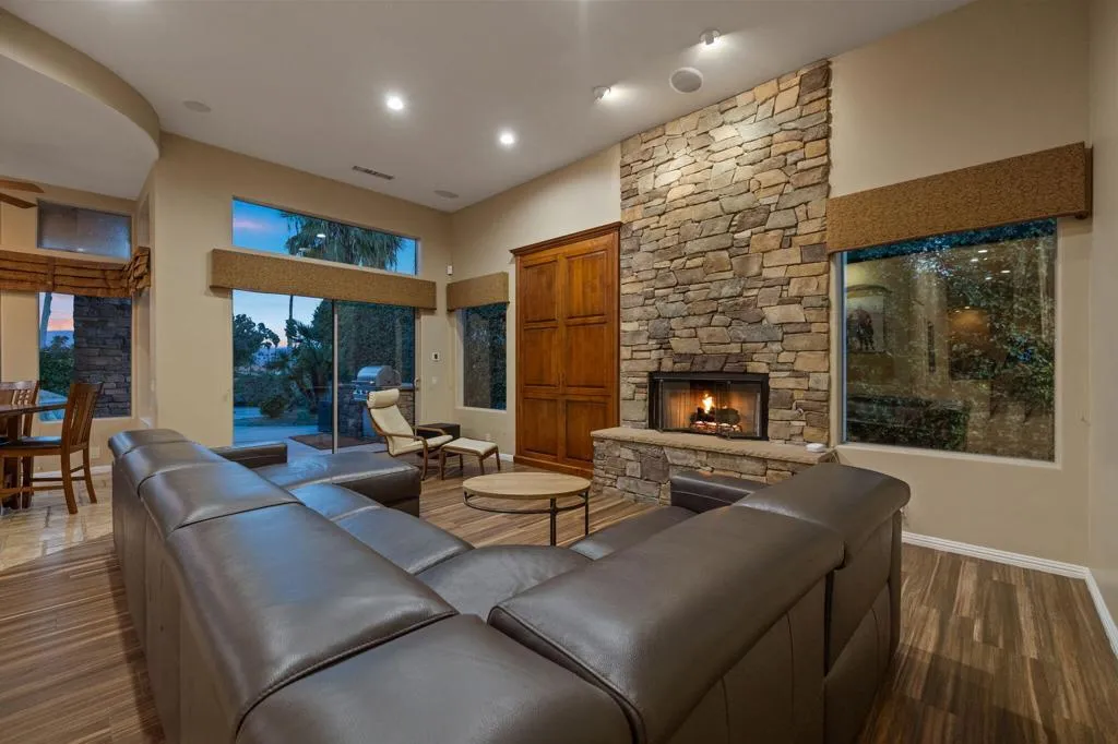 352 Crest Lake Drive, Palm Desert, California 92211 home-pic-36