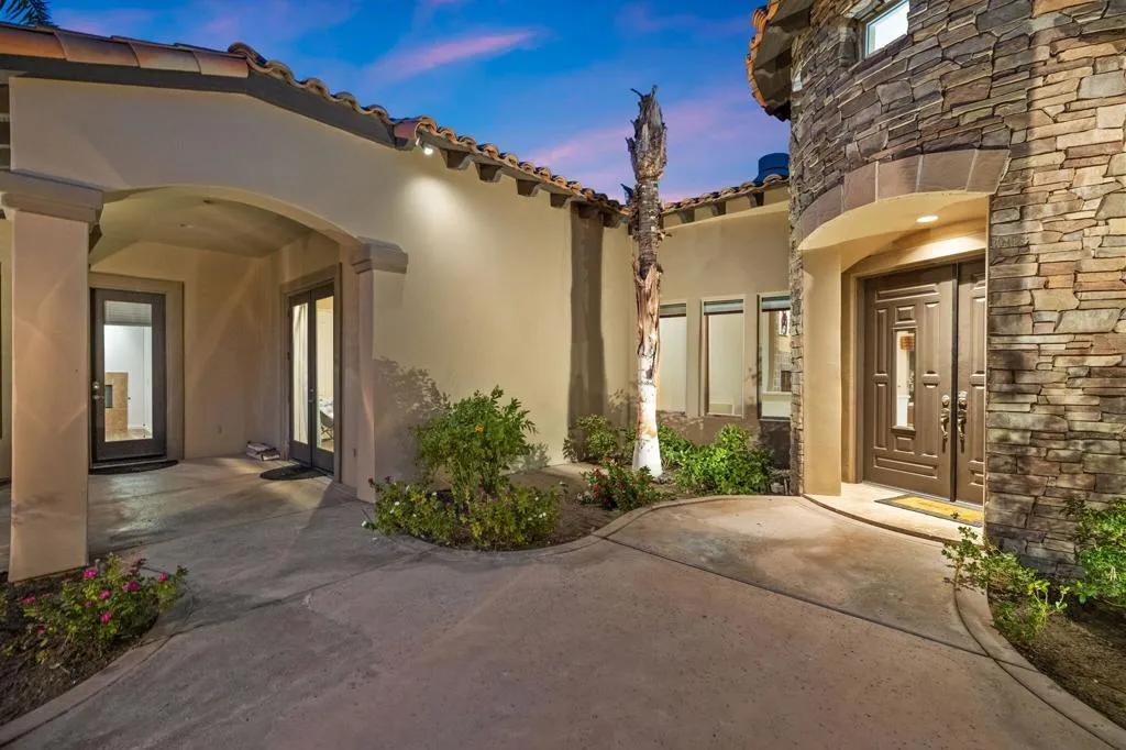 352 Crest Lake Drive, Palm Desert, California 92211 home-pic-10