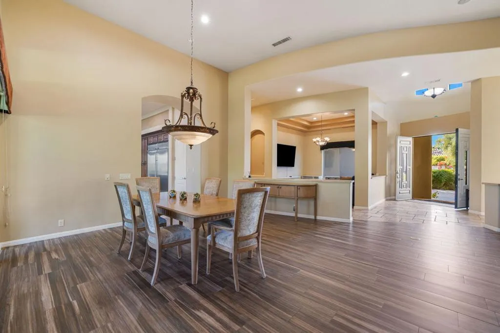 352 Crest Lake Drive, Palm Desert, California 92211 home-pic-24