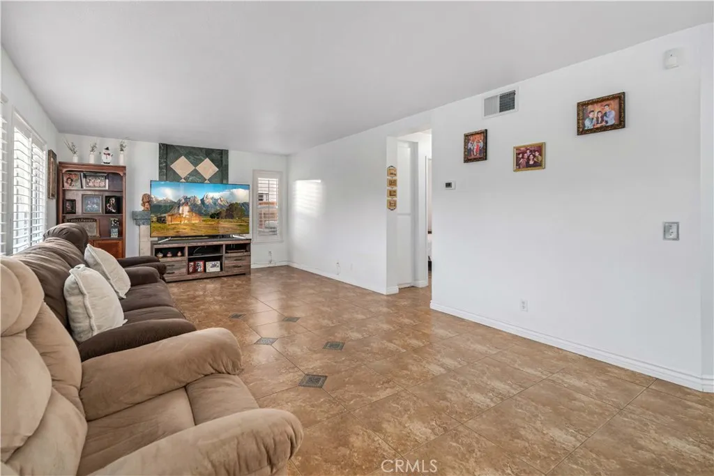 2822 W Lumber, Lancaster, California 93536 home-pic-15