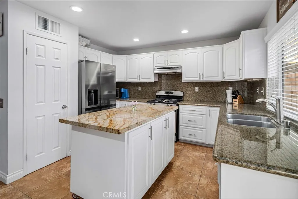 2822 W Lumber, Lancaster, California 93536 home-pic-10