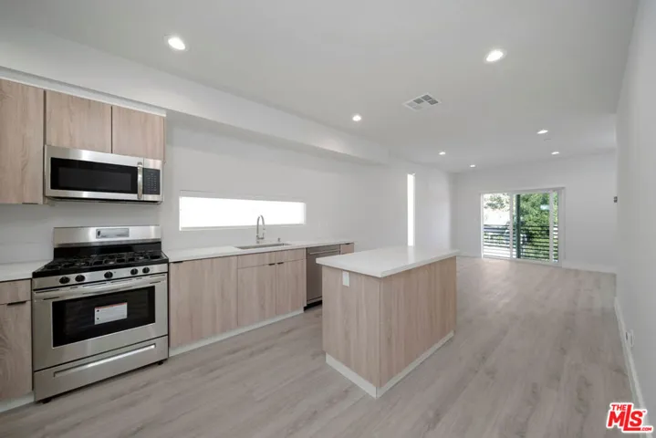 5221 Cleon Avenue, North Hollywood, California 91601