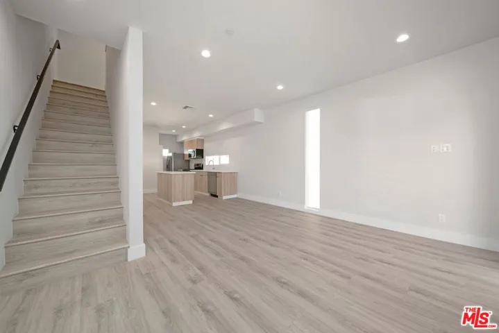 5221 Cleon Avenue, North Hollywood, California 91601