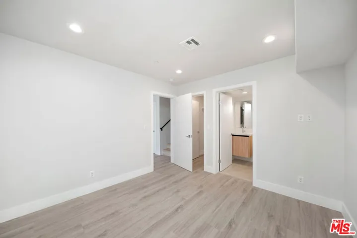 5221 Cleon Avenue, North Hollywood, California 91601