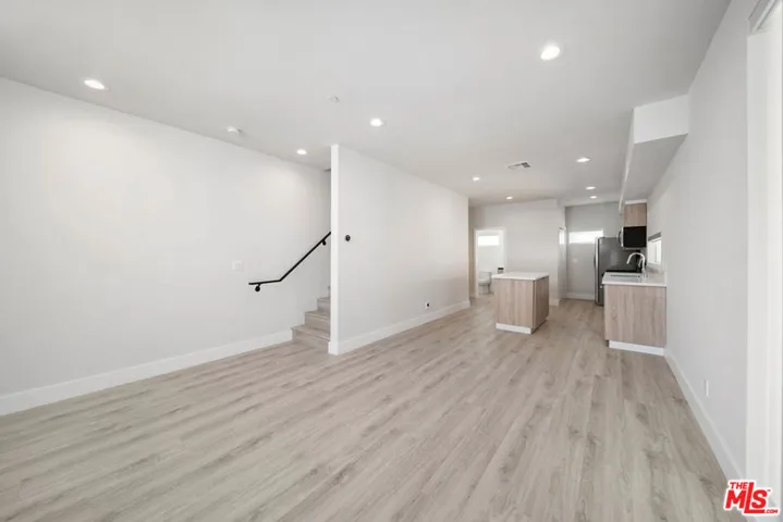 5221 Cleon Avenue, North Hollywood, California 91601
