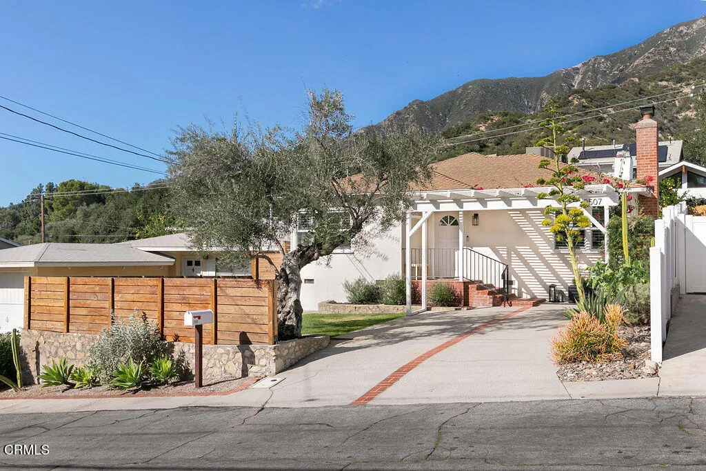 2507 Rockdell Street, La Crescenta, California 91214 home-pic-1