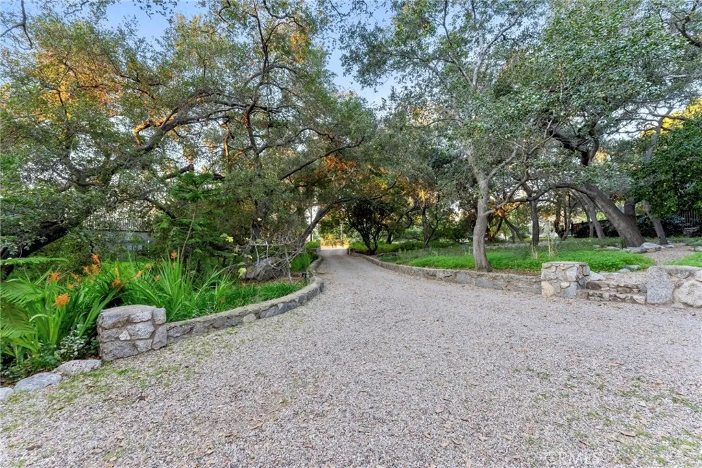 354 N Canon Avenue, Sierra Madre, California 91024 home-pic-10