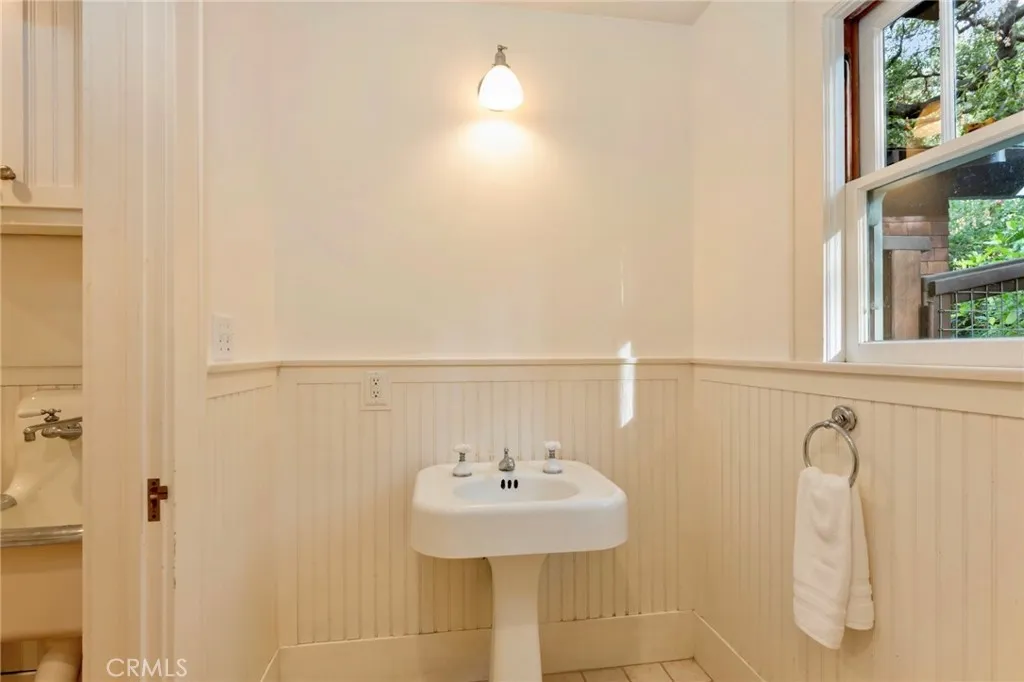 354 N Canon Avenue, Sierra Madre, California 91024 home-pic-44