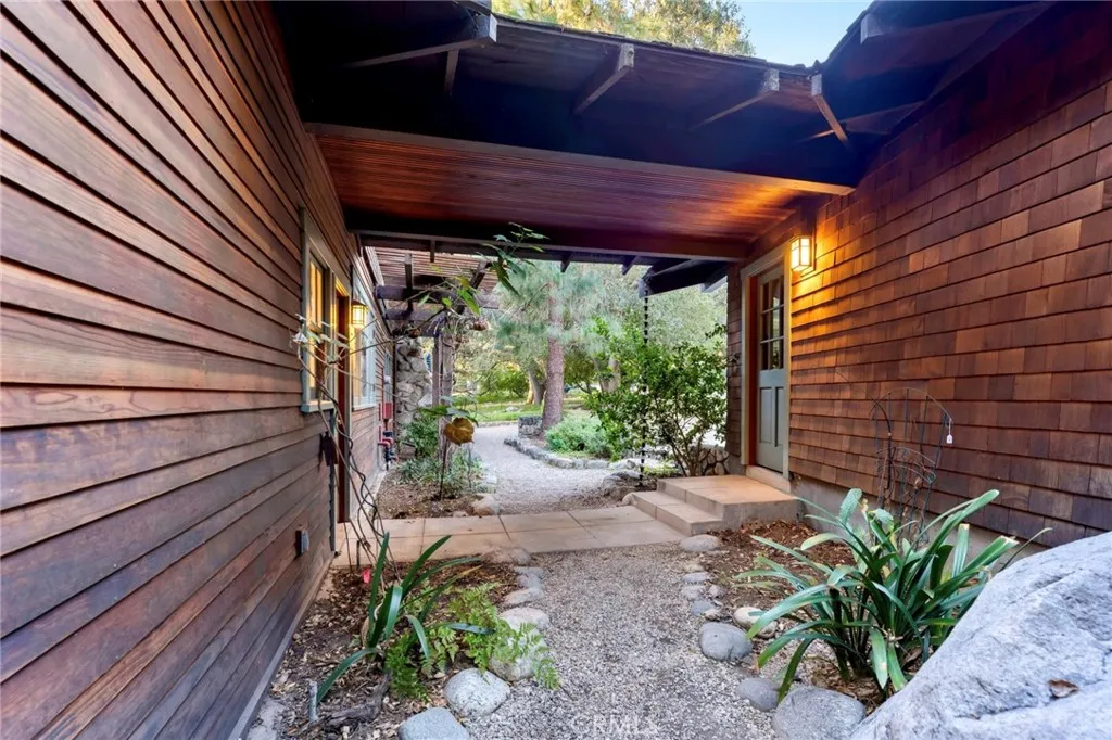 354 N Canon Avenue, Sierra Madre, California 91024 home-pic-17