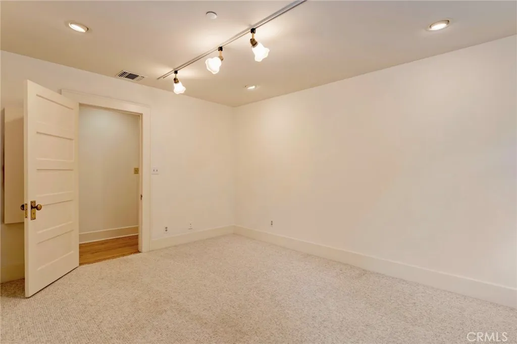 354 N Canon Avenue, Sierra Madre, California 91024 home-pic-60