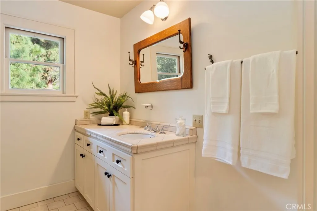 354 N Canon Avenue, Sierra Madre, California 91024 home-pic-65