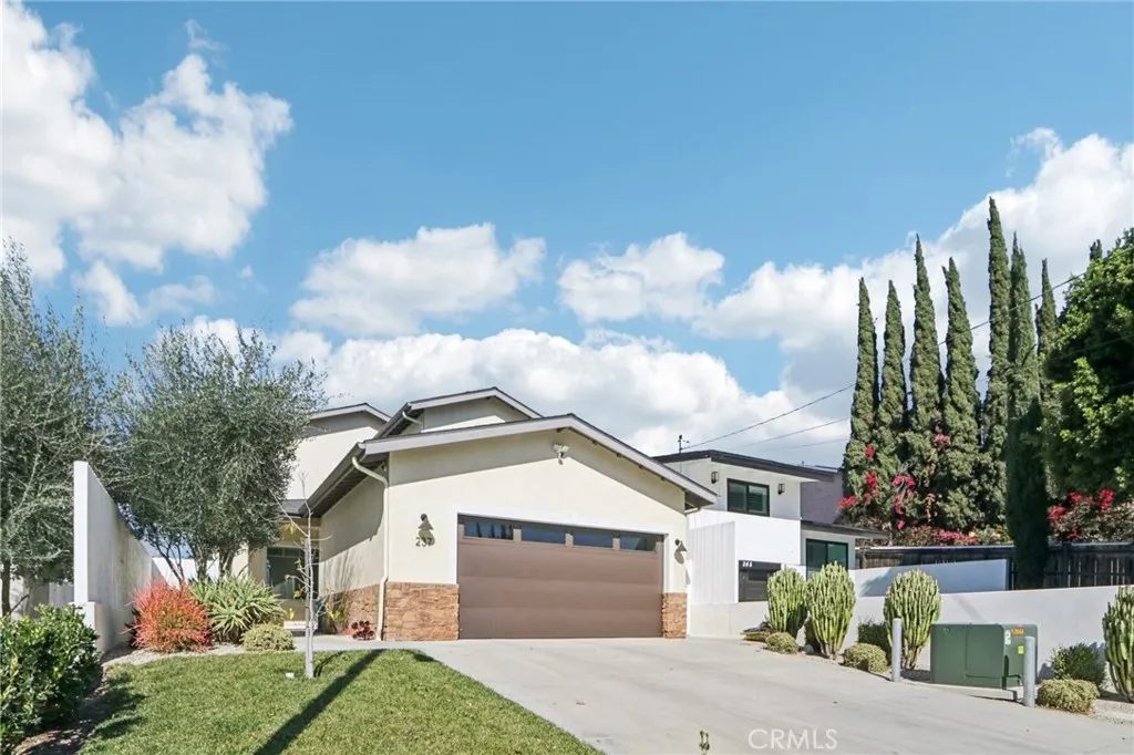 237 Houston Drive, Thousand Oaks, California 91360 home-pic-1