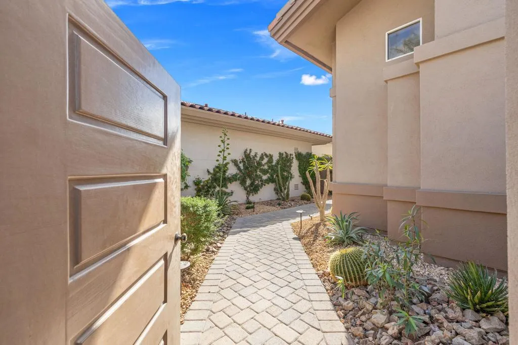 713 Red Arrow Trail, Palm Desert, California 92211 home-pic-8