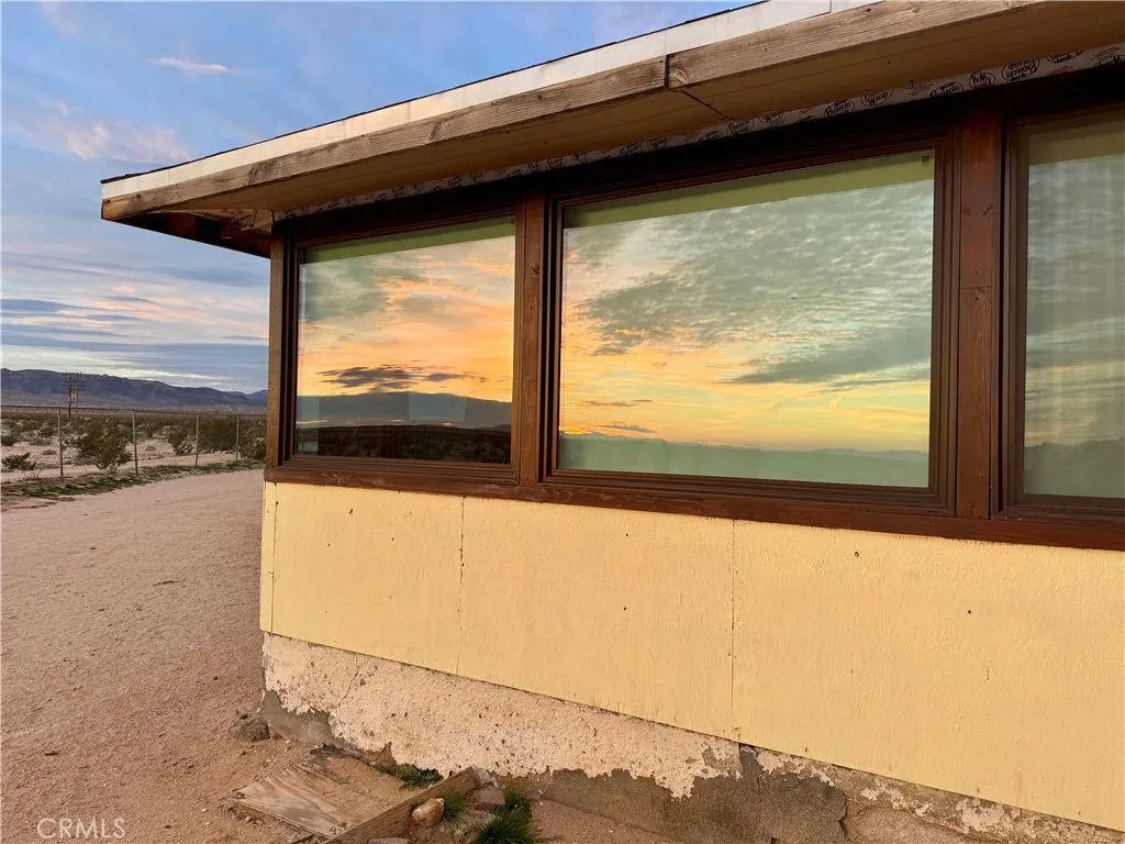 4759 Pinto Mountain, 29 Palms, California 92277 home-pic-2