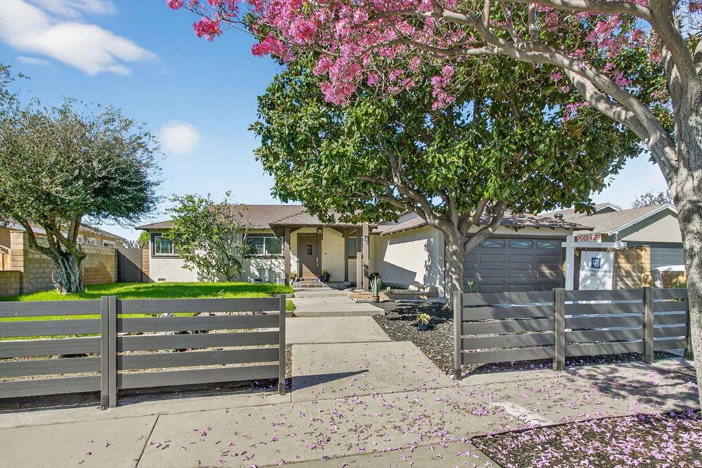 2610 N Deodar, Santa Ana, California 92705 home-pic-1