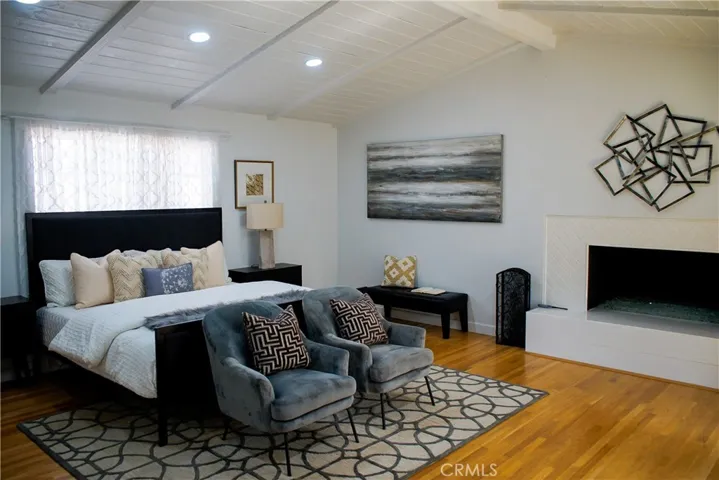 MASSIVE PRIMARY WITH VAULTED CEILINGS AND FIREPLACE