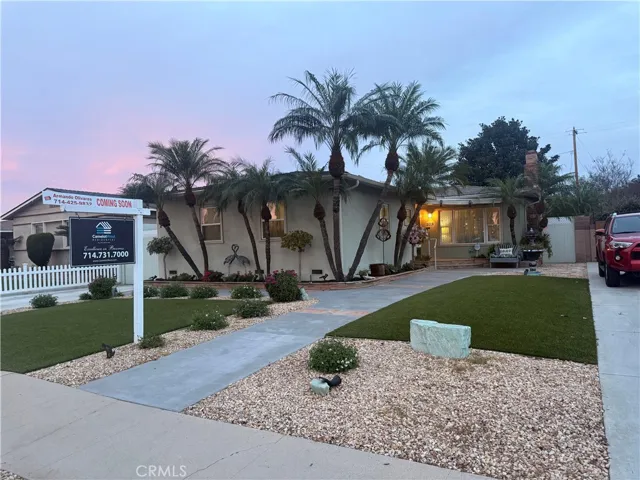 2019 Valencia, Santa Ana, California 92706