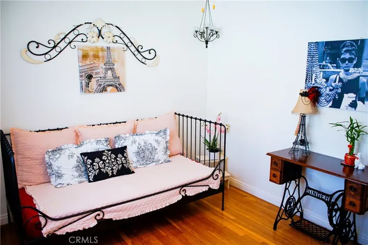 Darling spacious bedroom