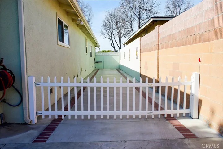 Auto lovers have privacy and parking