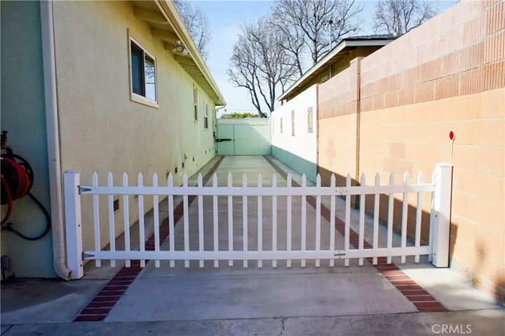 Auto lovers have privacy and parking