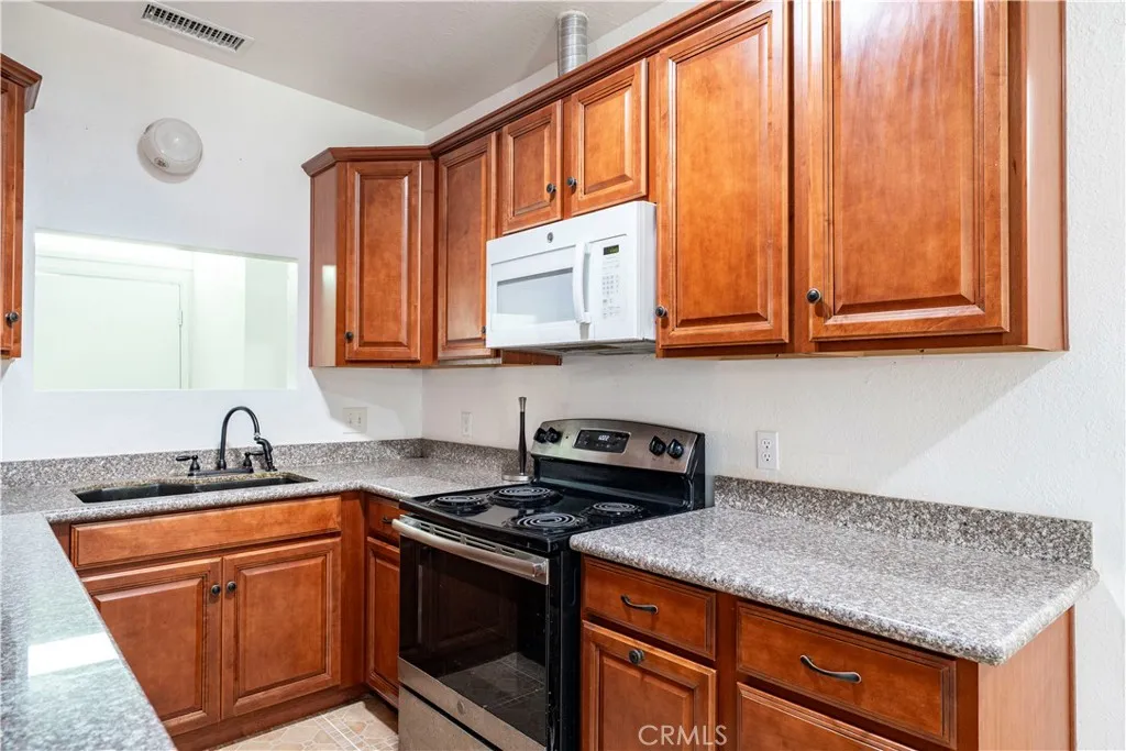 1619 W 163rd, Compton, California 90220 home-pic-9