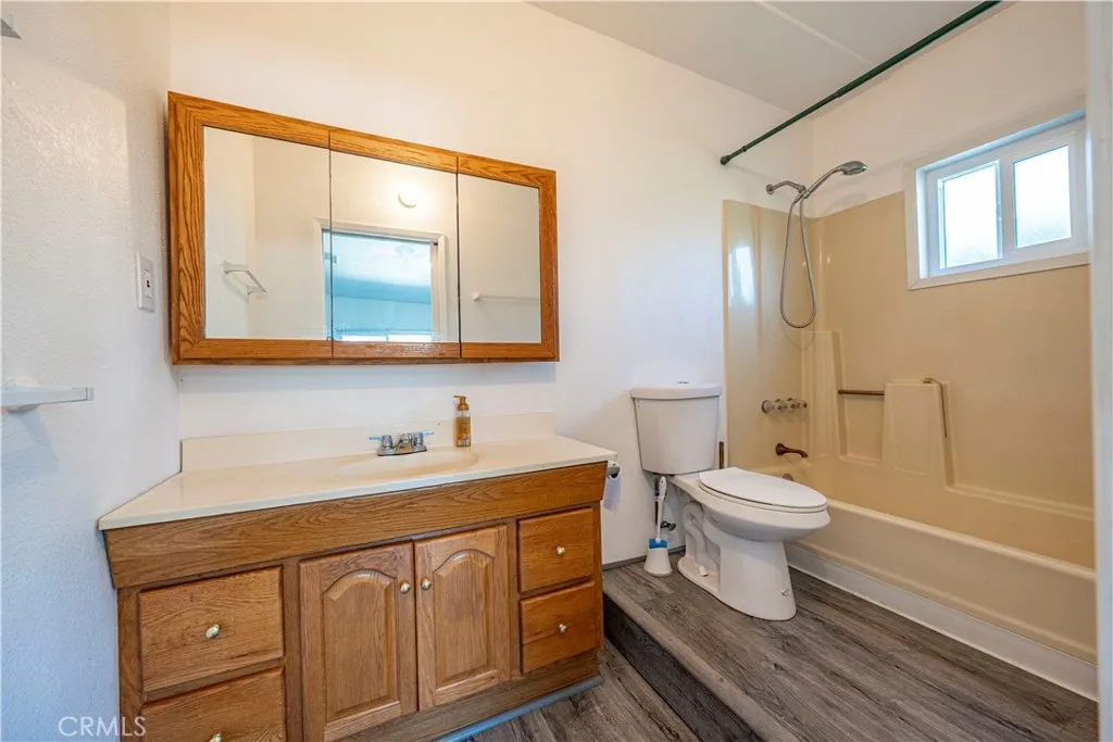 1619 W 163rd, Compton, California 90220 home-pic-27