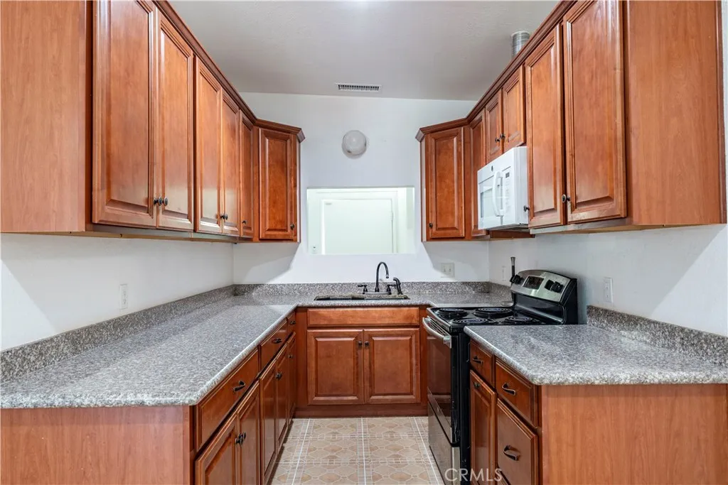 1619 W 163rd, Compton, California 90220 home-pic-8