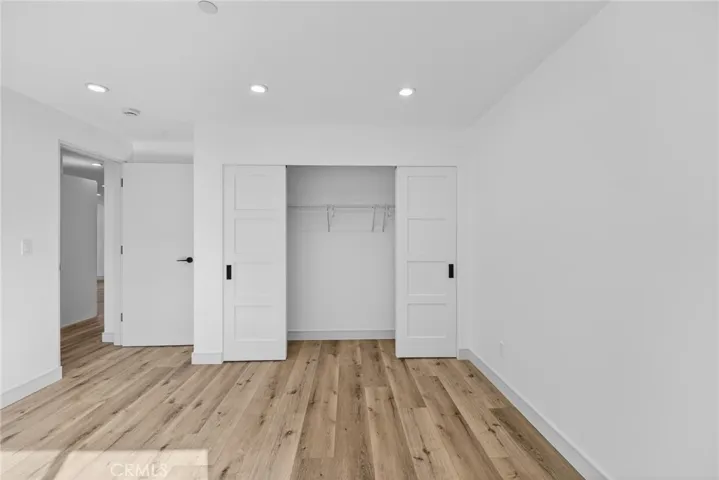 7332 Owensmouth Avenue, Canoga Park, California 91303