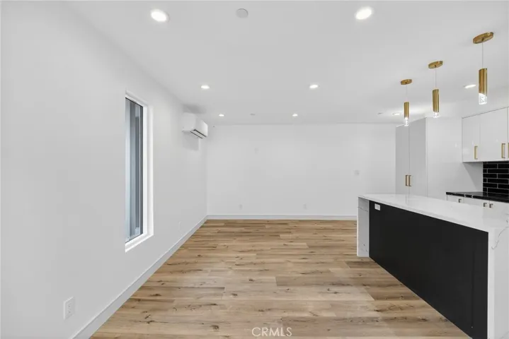 7332 Owensmouth Avenue, Canoga Park, California 91303