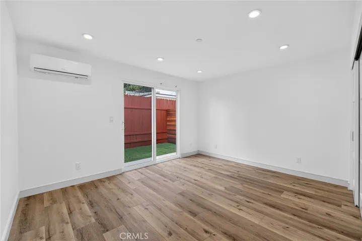 7332 Owensmouth Avenue, Canoga Park, California 91303