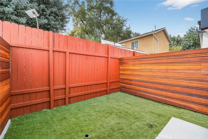 7332 Owensmouth Avenue, Canoga Park, California 91303
