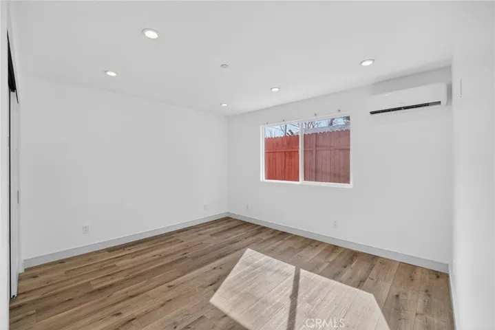 7332 Owensmouth Avenue, Canoga Park, California 91303