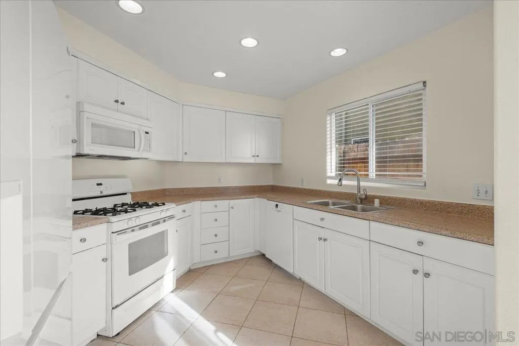 345 Moss St 7, Chula Vista, California 91911 home-pic-18
