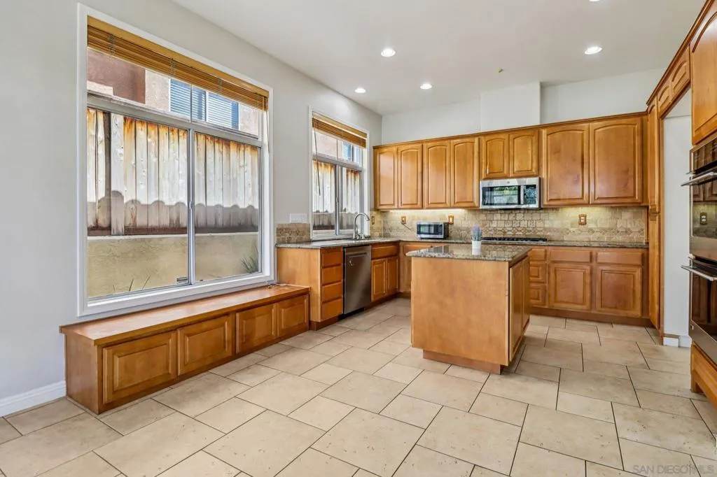 937 Paseo La Cresta, Chula Vista, California 91910 home-pic-10