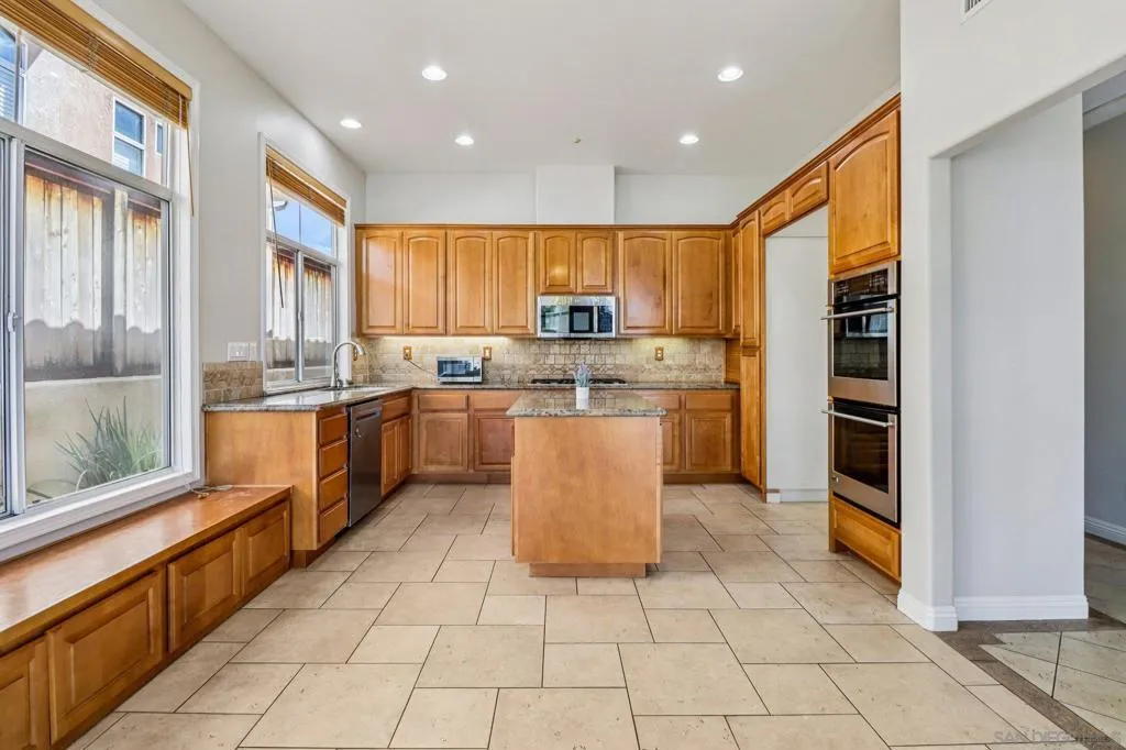 937 Paseo La Cresta, Chula Vista, California 91910 home-pic-9