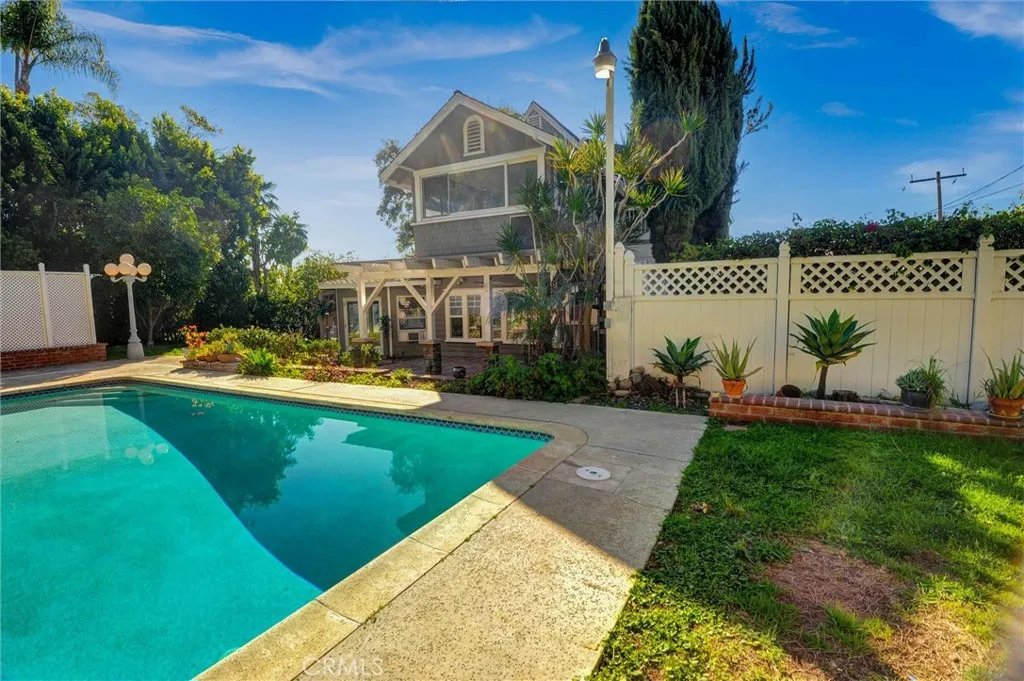 245 W Scenic Drive, Monrovia, California 91016 home-pic-31