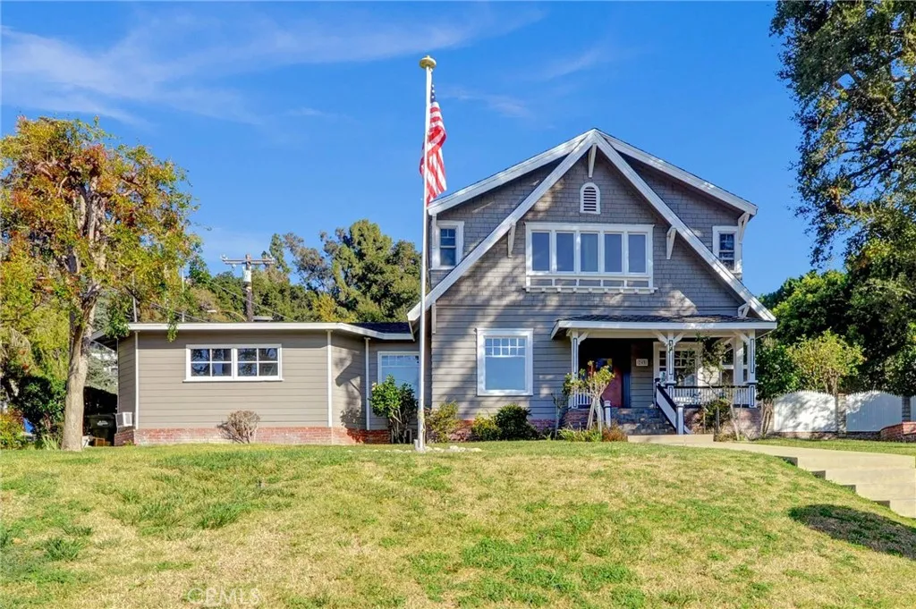 245 W Scenic Drive, Monrovia, California 91016 home-pic-2