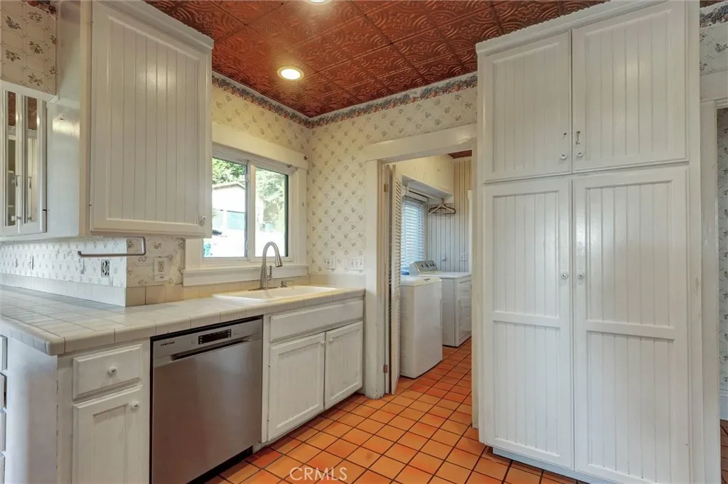 245 W Scenic Drive, Monrovia, California 91016 home-pic-16