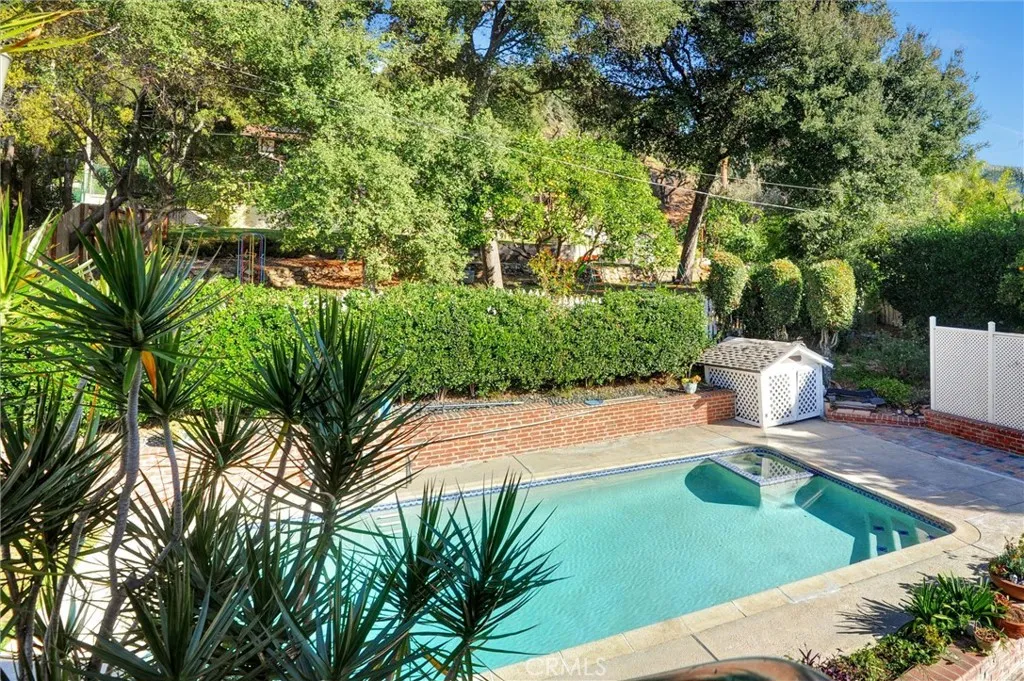 245 W Scenic Drive, Monrovia, California 91016 home-pic-32