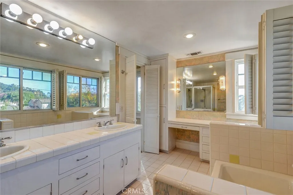 245 W Scenic Drive, Monrovia, California 91016 home-pic-24