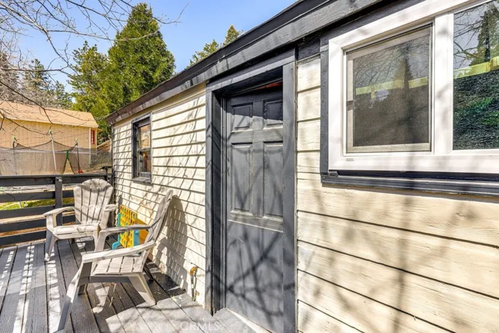 875 Virginia Court, Lake Arrowhead, California 92352