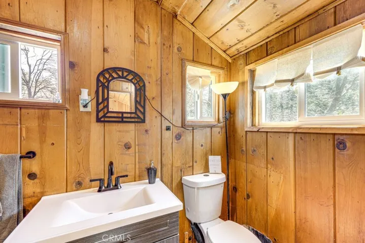 875 Virginia Court, Lake Arrowhead, California 92352