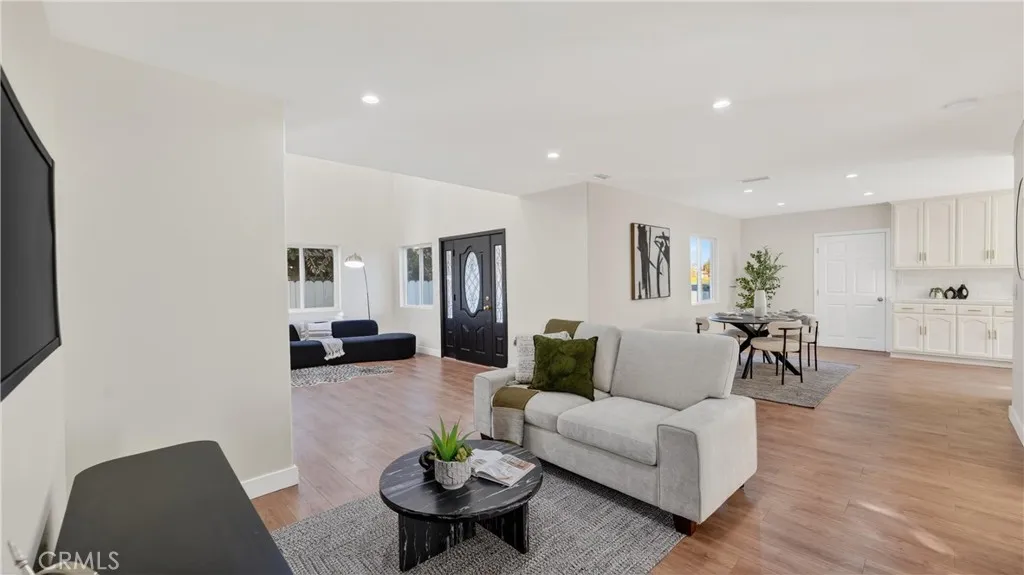 7601 Wilcox Avenue, Cudahy, California 90201 home-pic-7