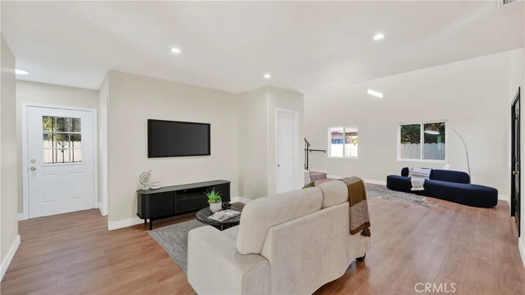7601 Wilcox Avenue, Cudahy, California 90201 home-pic-6