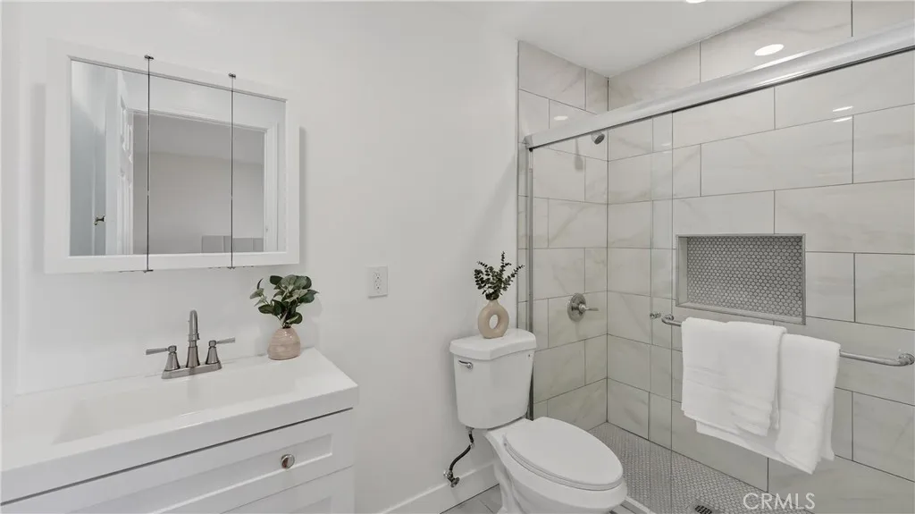 7601 Wilcox Avenue, Cudahy, California 90201 home-pic-24