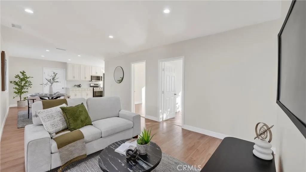 7601 Wilcox Avenue, Cudahy, California 90201 home-pic-8